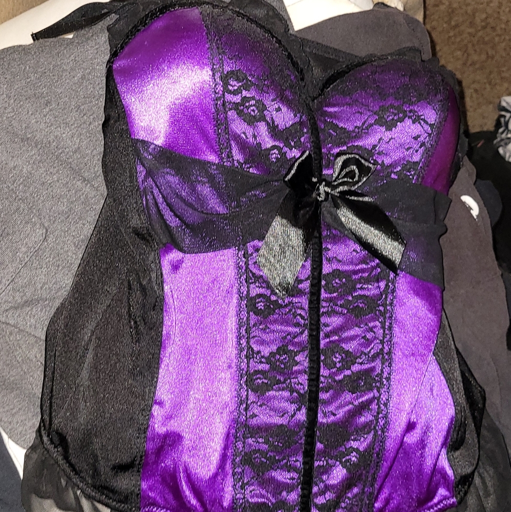 Corset - Picture 2 of 2